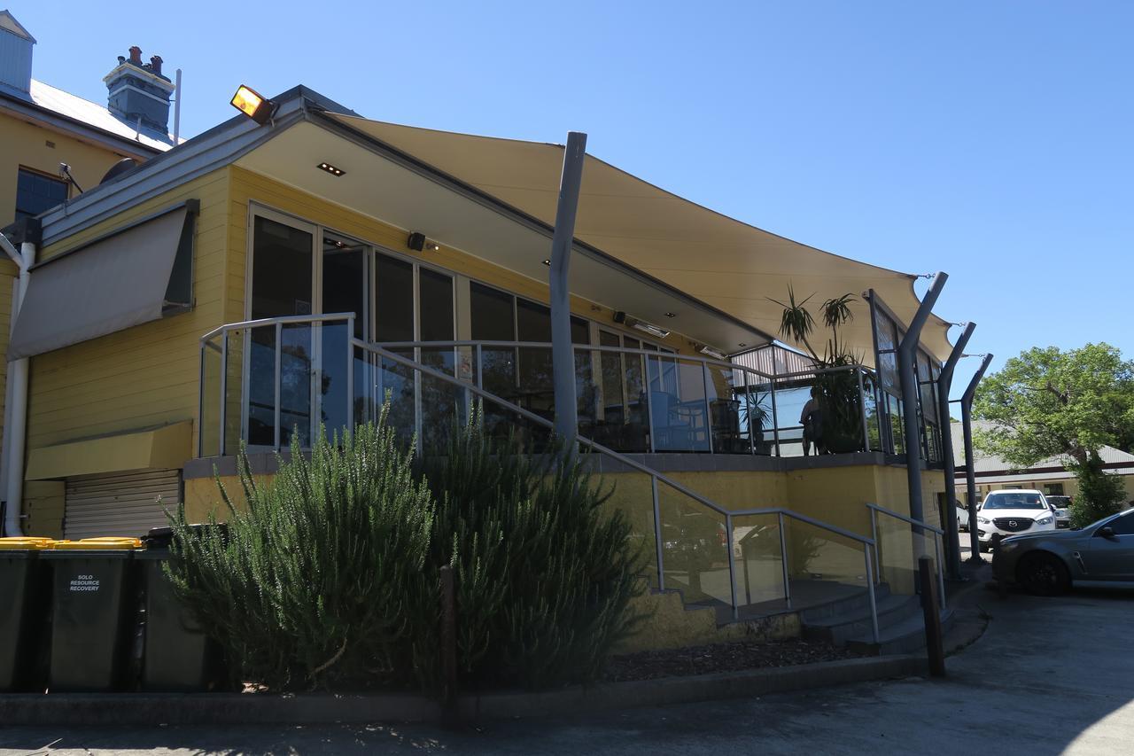 The Family Hotel Maitland Exterior photo